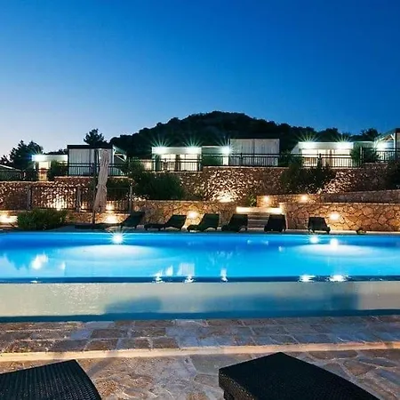Kamp alanı Camp Panorama With Pool 3*