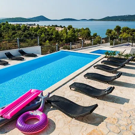 Kemp Camp Panorama With Pool