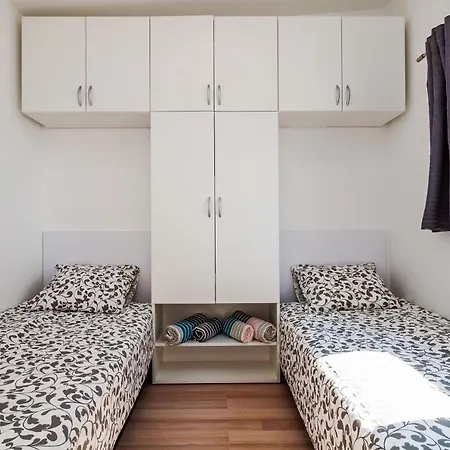 Camp Panorama With Pool 캠프장 드라게