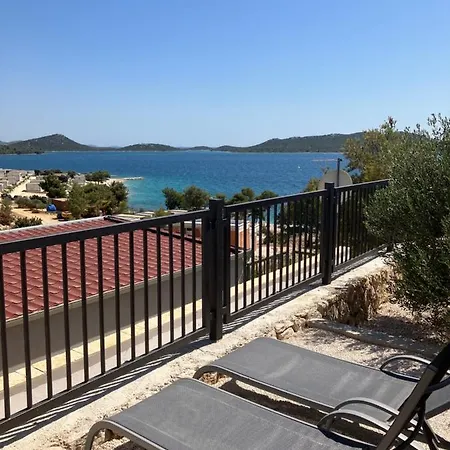 Kamp Camp Panorama With Pool