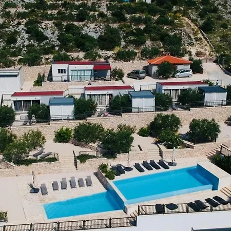 Kemp Camp Panorama With Pool Drage