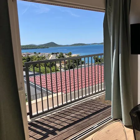 Kamp Camp Panorama With Pool 3*