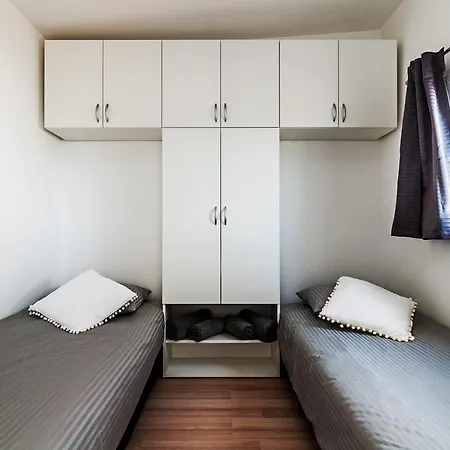 Camp Panorama With Pool Kamp