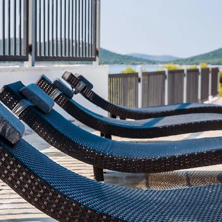 Kamp Camp Panorama With Pool