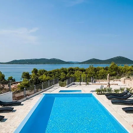 Camp Panorama With Pool Kamp