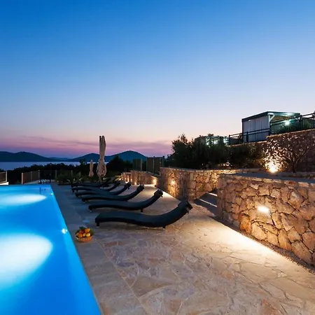 Camp Panorama With Pool Drage