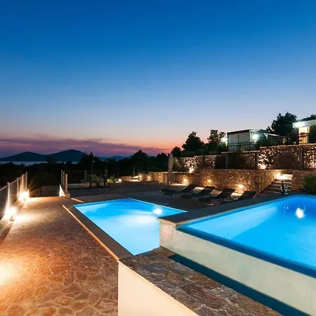 Camp Panorama With Pool Kamp 3*