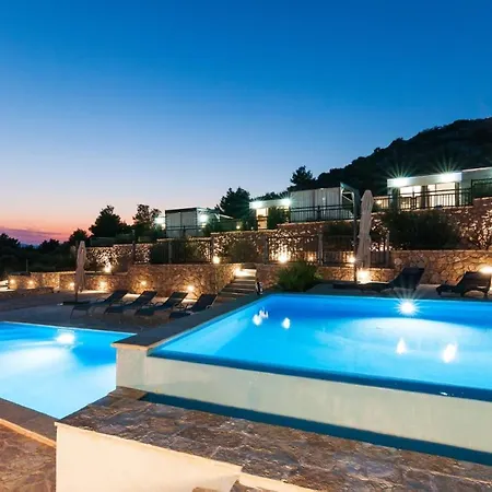 Kamp Camp Panorama With Pool