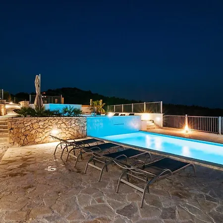 Kamp Camp Panorama With Pool