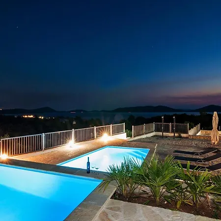 Camp Panorama With Pool Drage
