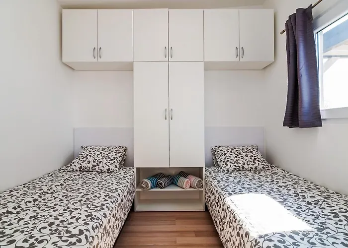 Camp Panorama With Pool 营地 德拉格